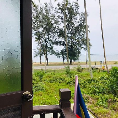 Rumah Tamu Tepi Pantai Hotel Dungun Bagian luar foto